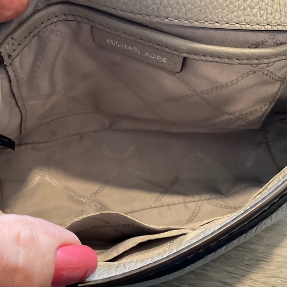 Michael Kors Crossbody Bag Greige Pebble Leather - Picture 12 of 15